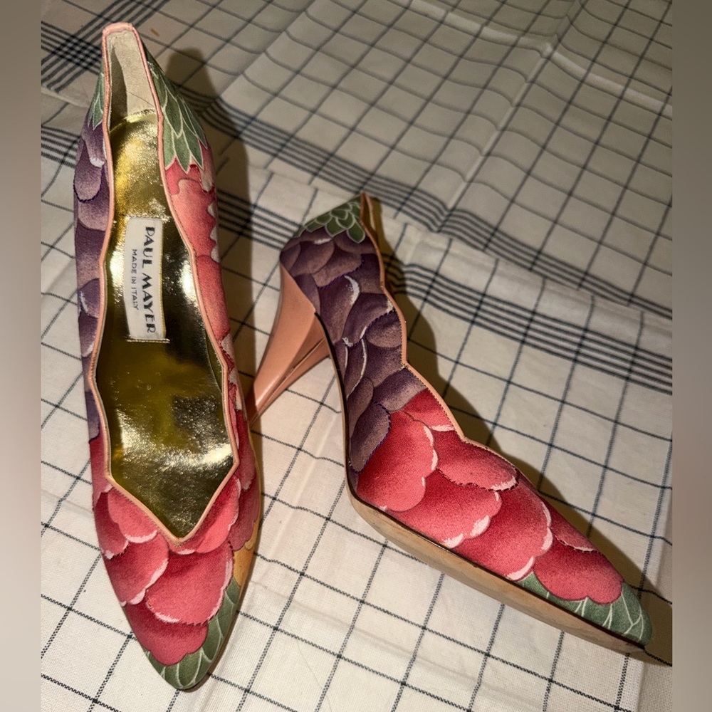 Vintage 1980s Paul Mayer Floral Feather Design Heels